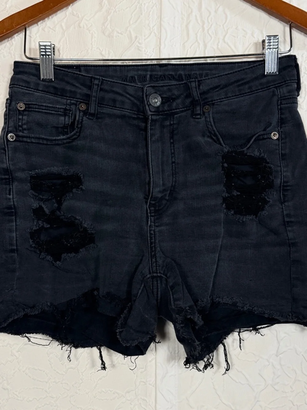 American Eagle Next Level Stretch Black Wash Distressed Jean Shorts Sz 8 - Picture 2 of 12